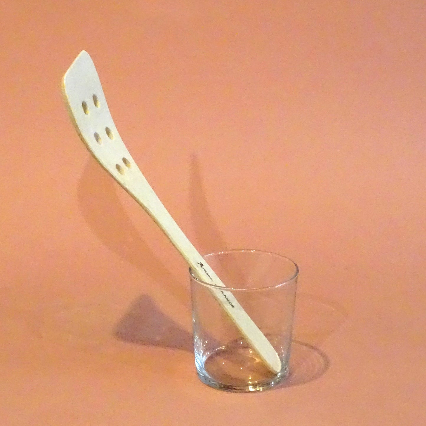 Espátula de madera con agujeros 30 cm