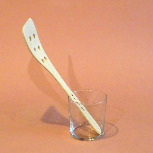 Espátula de madera con agujeros 30 cm